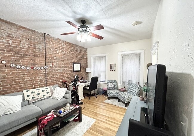 Building Photo - 39 Hemenway St