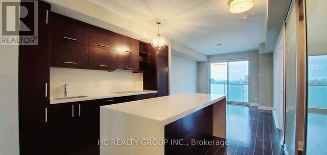 Building Photo - 65 St Mary St