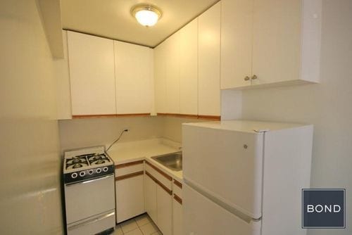Building Photo - 250 E 39th St