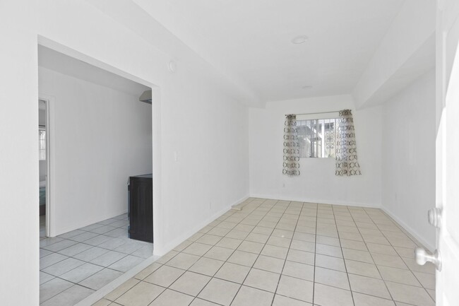 Foto del edificio - Charming 1-Bedroom/1-Bathroom ADU