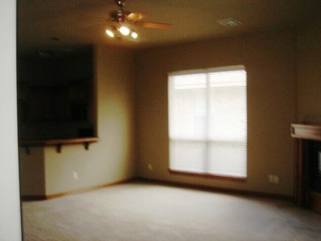 Building Photo - Open Plan - Edmond Schools - Must See
