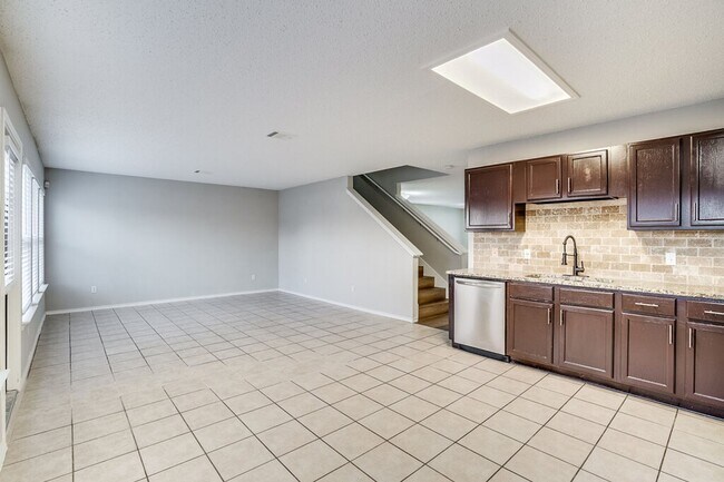 Foto del edificio - 1001 Howell Terrace Pl