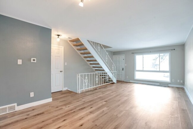 Foto del edificio - Inviting 2-3 Bedroom Townhome