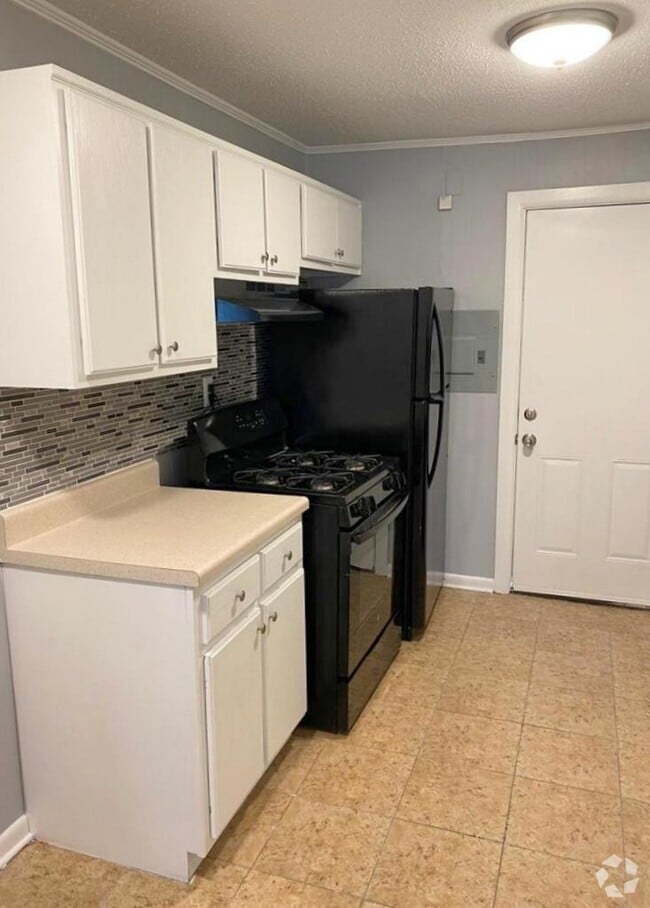 Building Photo - Center Court Apartments-1 month FREE!
