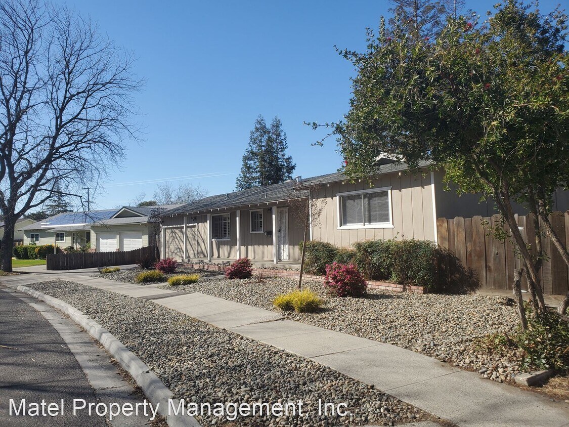 Primary Photo - 3 br, 2 bath House - 1505 W. RUMBLE RD