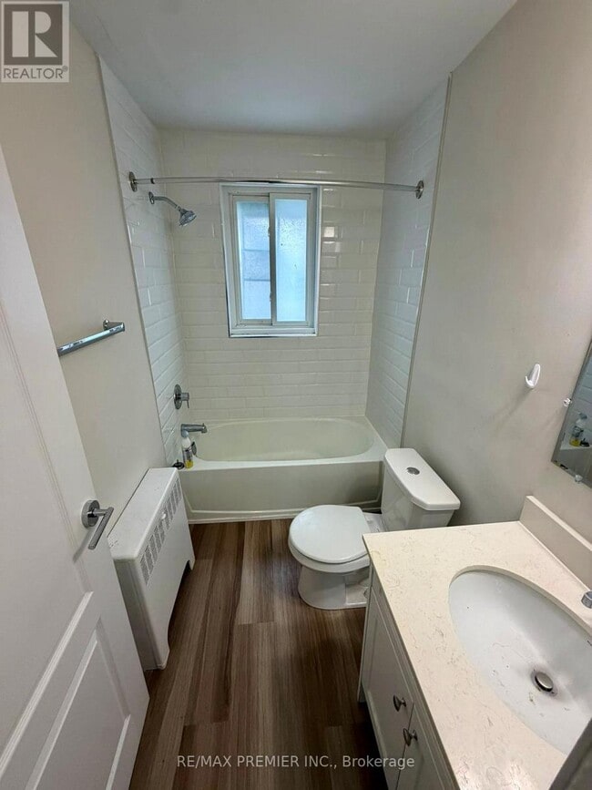 Building Photo - 10 Crosthwaite Ave S