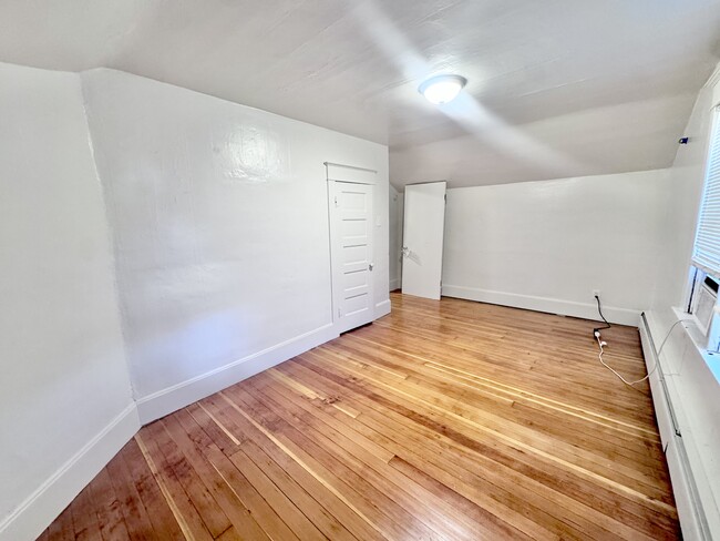 Building Photo - 145 W 200 S St