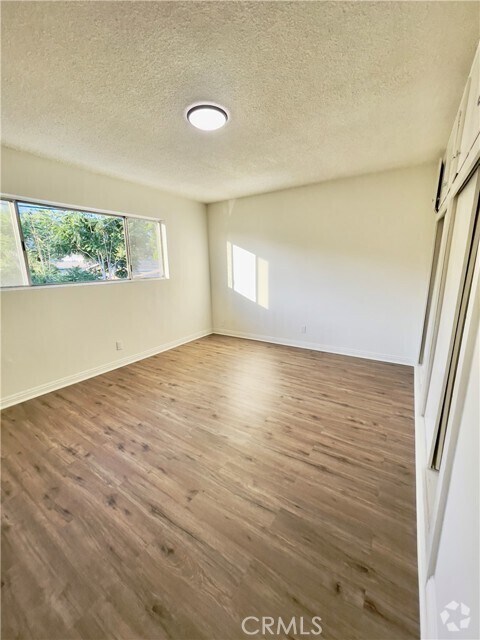 Building Photo - 525 E Olive Ave