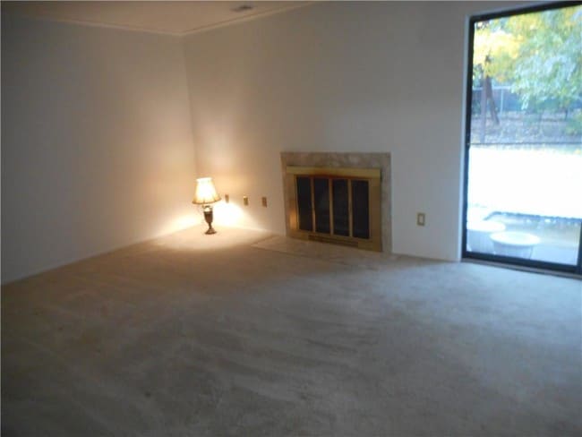 Building Photo - 24123 Evergreen Rd