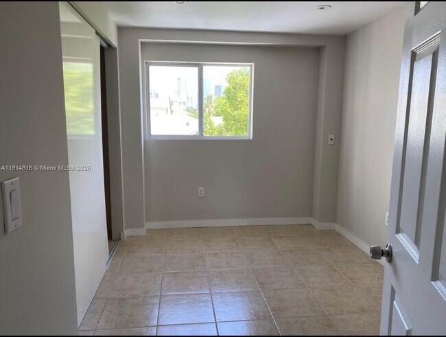 Foto del edificio - 821 SW 2nd St