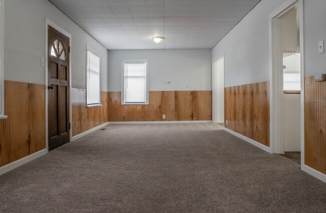 Building Photo - Lovely 3bd Home W/ Fully Fenced Backyard &...