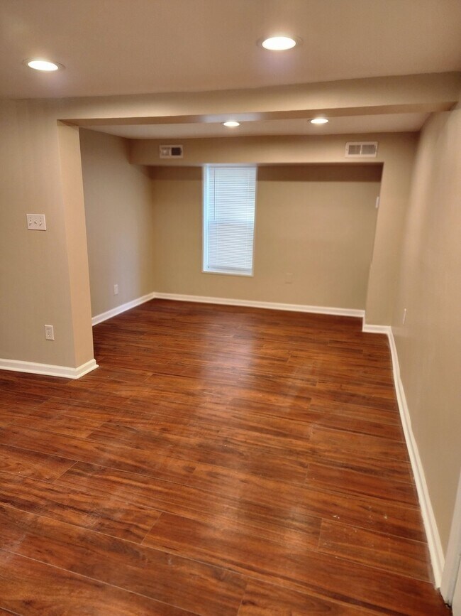 Building Photo - 2114 West 23rd Place Unit GR