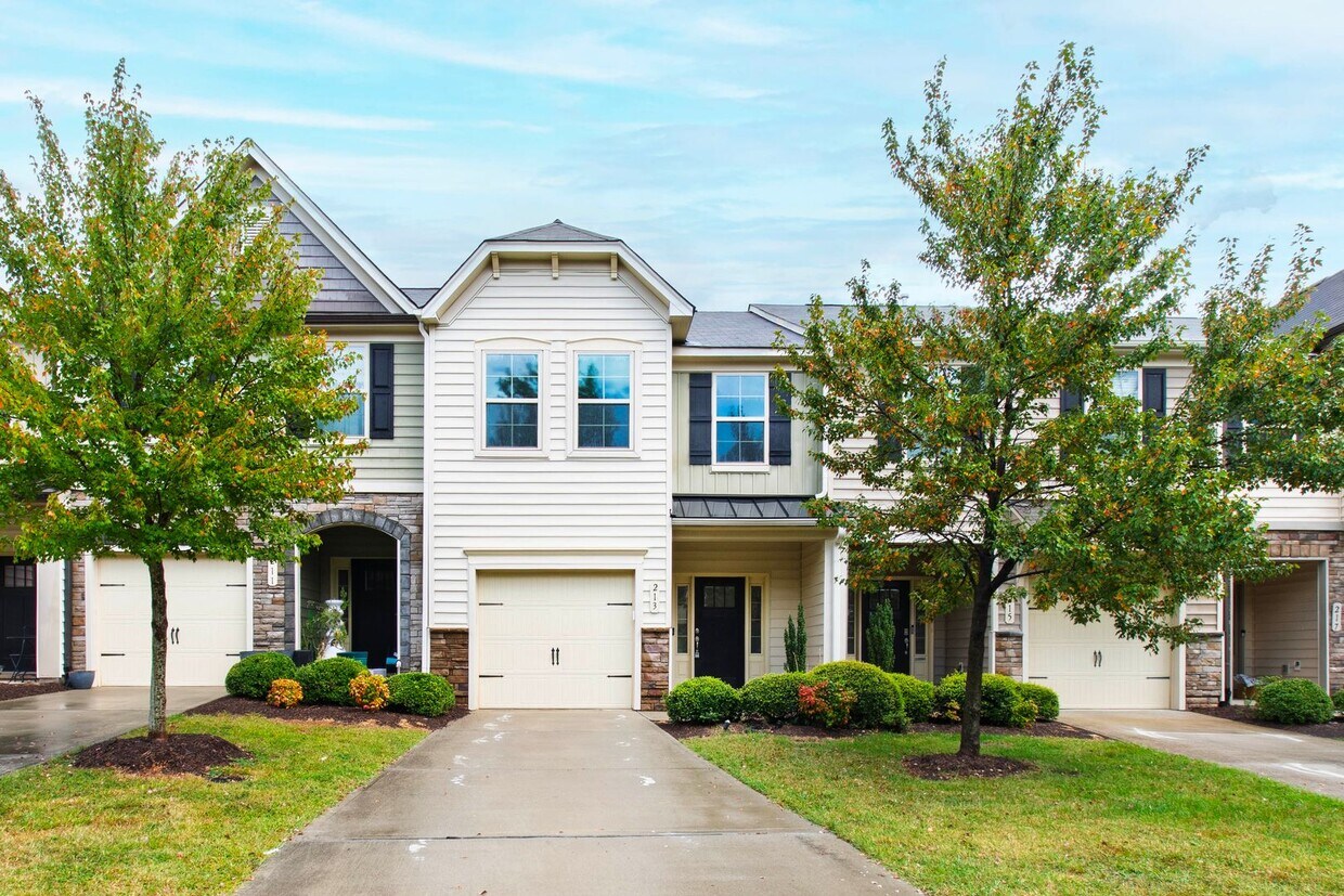 Foto principal - Charming 3BR Townhome in Brightleaf at the...