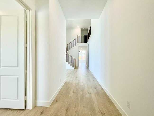 Building Photo - 15603 Valerian Trl