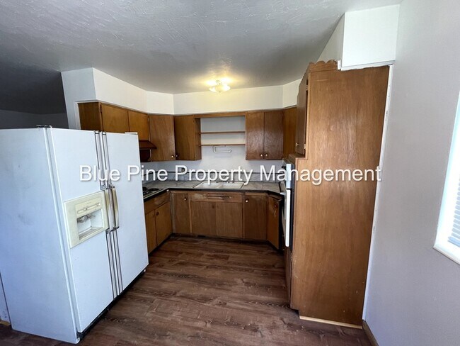 Building Photo - 350 S Ridge Ave