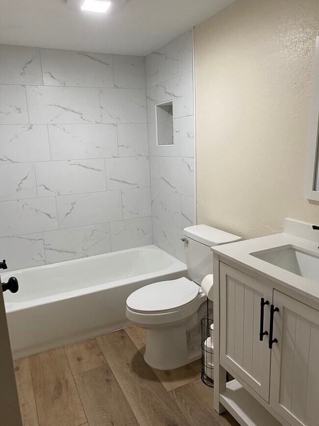 Foto del edificio - 2420 Winding Creek Blvd