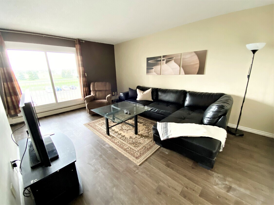 Photo principale - 11245-11245-31 31 Ave NW