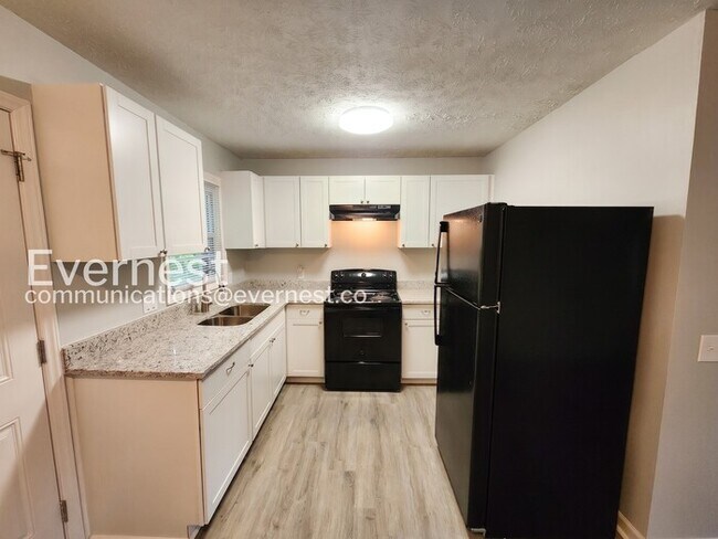 Foto del edificio - 908 Hickory Dr