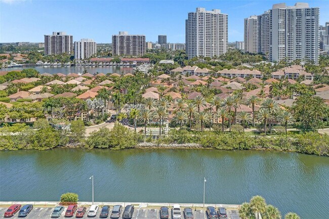 Foto del edificio - 3731 N Country Club Dr