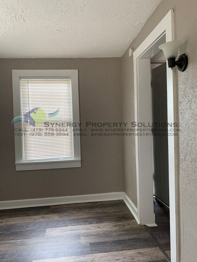 Building Photo - AVAILABLE NOW! Madison Schools!