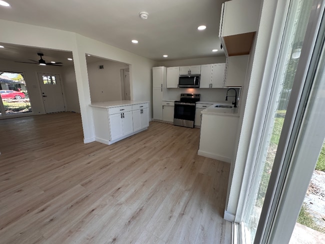 Building Photo - 11380 Lanewood Cir