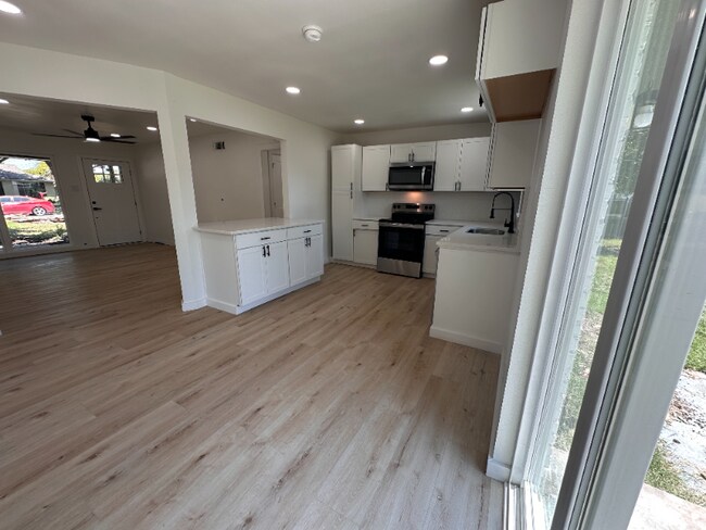 Foto del edificio - 11380 Lanewood Cir