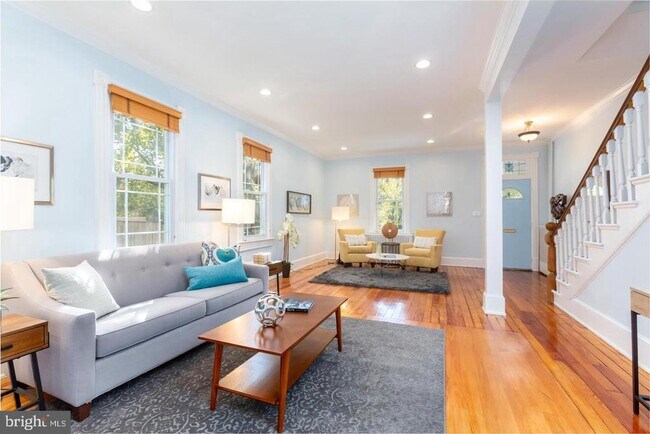 Foto del edificio - 4457 MacArthur Blvd NW
