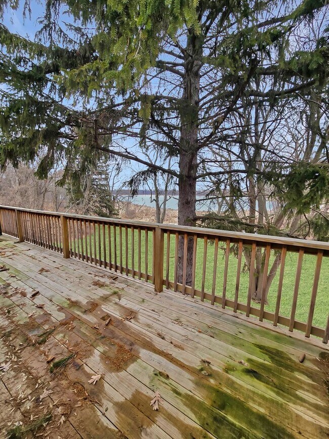 Foto del edificio - 136 N Lake St