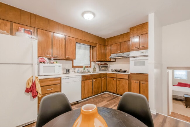 Building Photo - 2157 Hilton Dr
