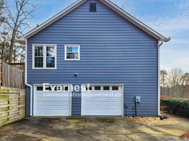Building Photo - 2047 Arbor Forest Dr SW