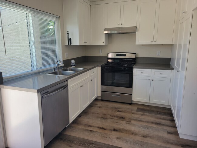 Building Photo - 8165 Laguna Ct