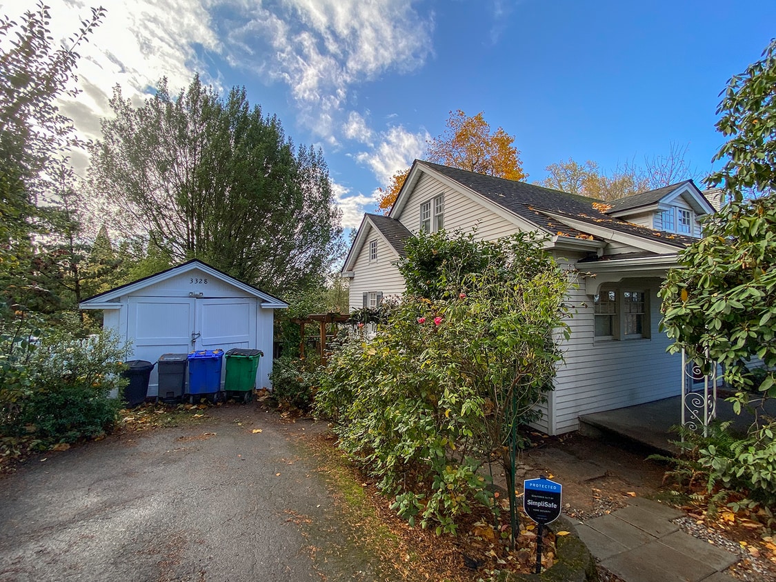 3328 SW Nevada Ct, Portland, OR 97219 House Rental in Portland, OR