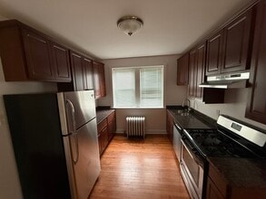 Building Photo - 5521 W Farragut Ave