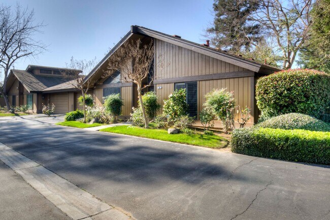 Foto del edificio - 6260 N Palm Ave