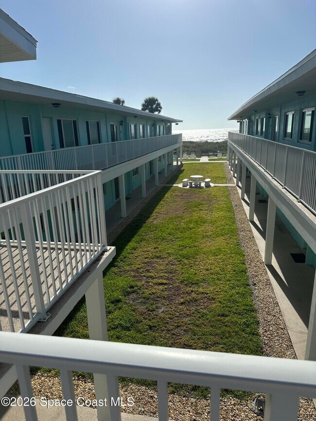 Foto del edificio - 1563 S Atlantic Ave
