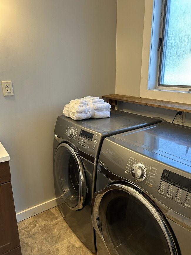 Foto del edificio - 347 N Linden St