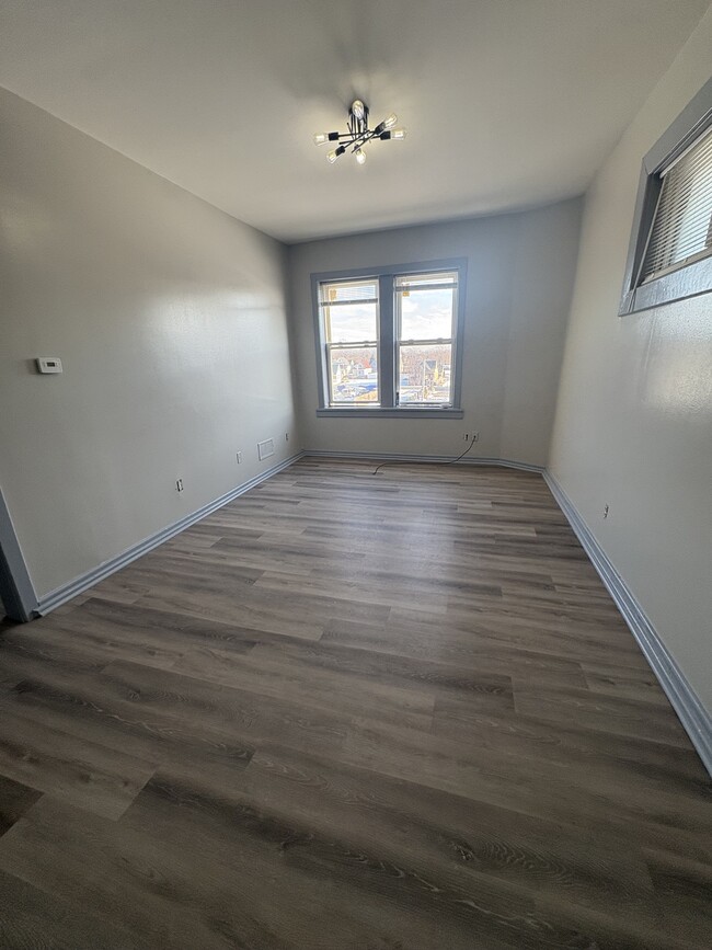 Building Photo - Soldoris