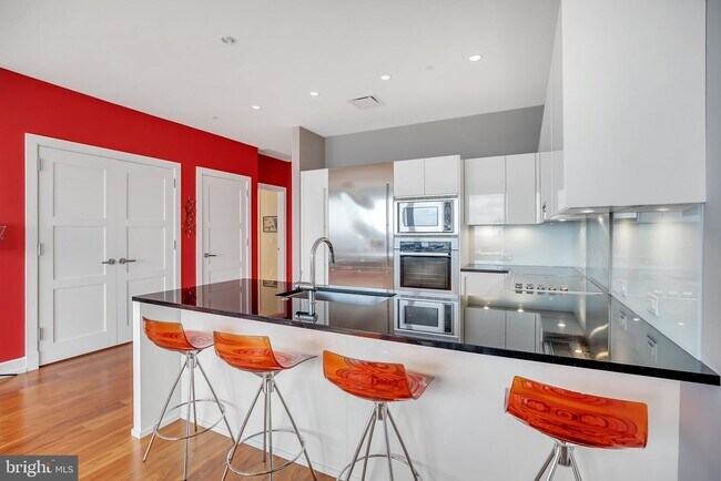 Foto del edificio - 50 S 16th St