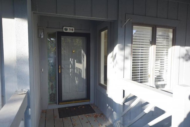 Building Photo - 2 bedroom in Mount Pleasant SC 29464
