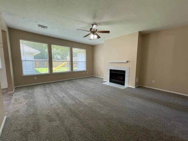 Foto del edificio - 16503 Pradera Dr