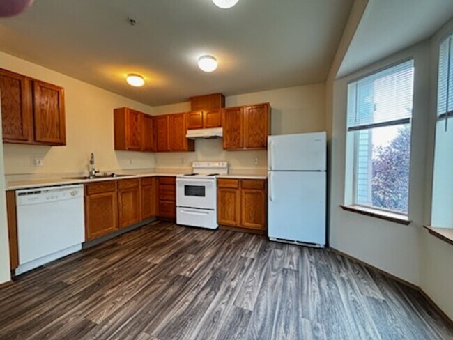 Foto del edificio - Haunt Your Old Apartment Goodbye!” This Oc...