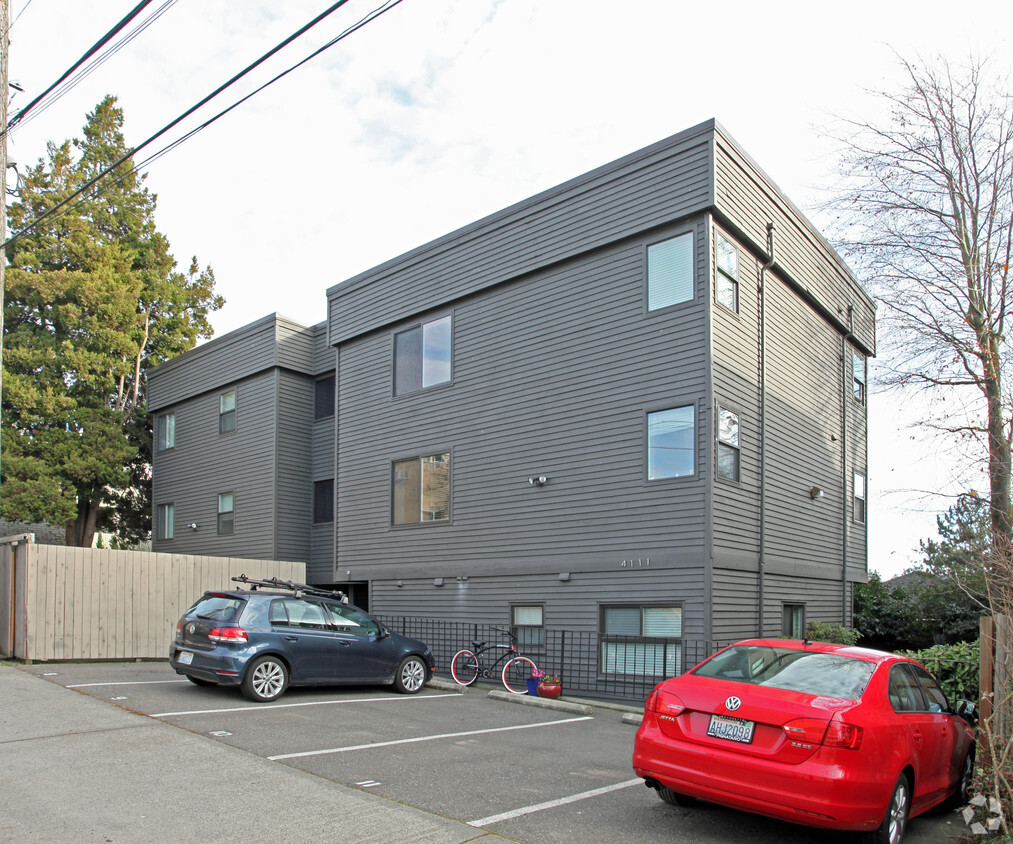 Building Photo - Whitman Apartments