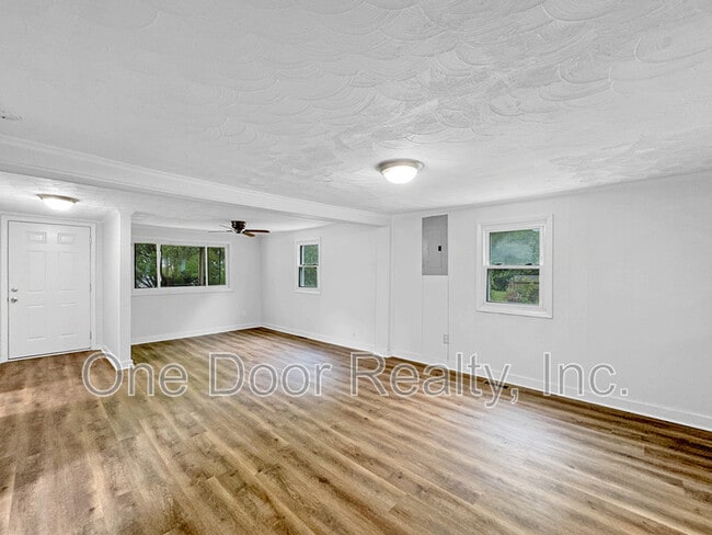 Foto del edificio - 165 Magruder Ave