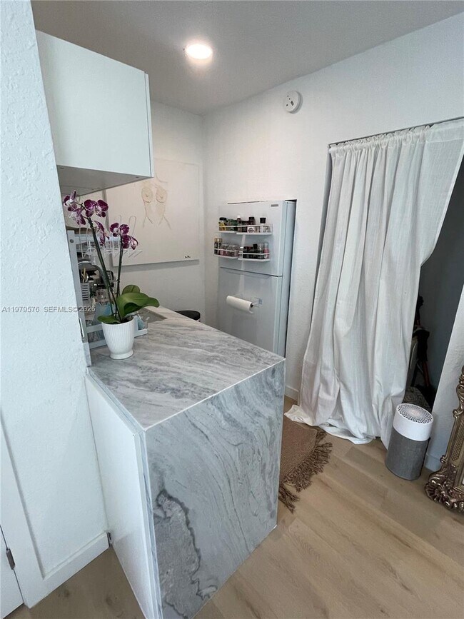 Foto del edificio - 2421 SW 26th Terrace