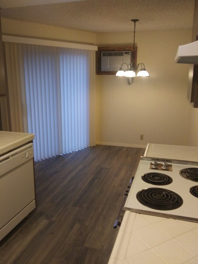 Foto del edificio - 724 W Newmark Ave