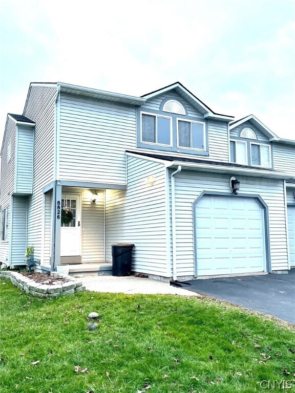 Foto principal - 8826 New Country Dr