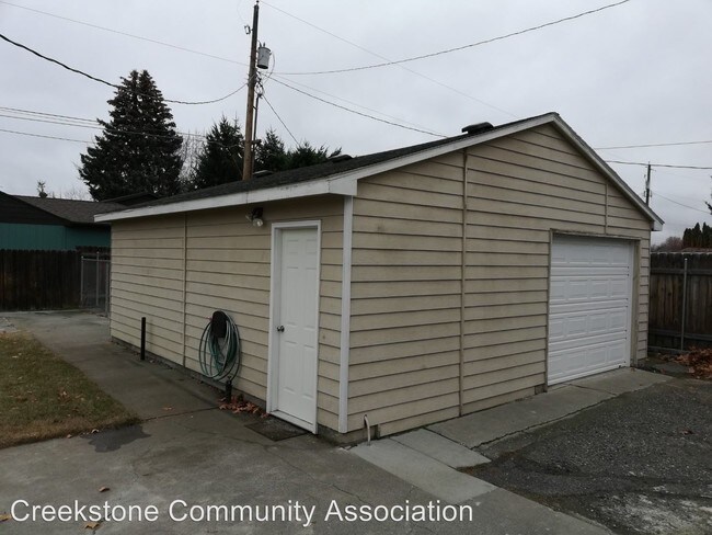 Building Photo - 5 br, 2 bath House - 904 Cottonwood Dr.