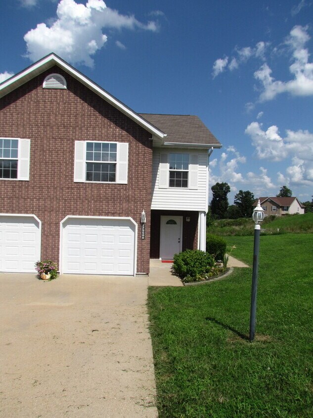 Available February 7!! House Rental in Waynesville, MO