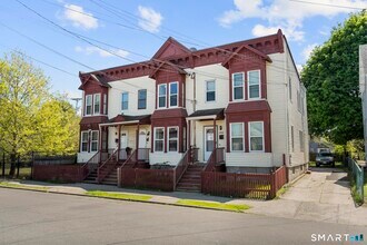 Building Photo - 704 Maple St