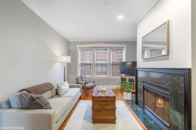 Building Photo - 2020 N Burling St